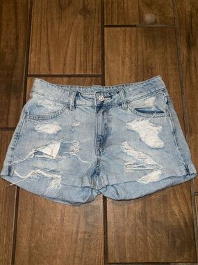 H&M regular waist shorts taille standard shorts distressed denim